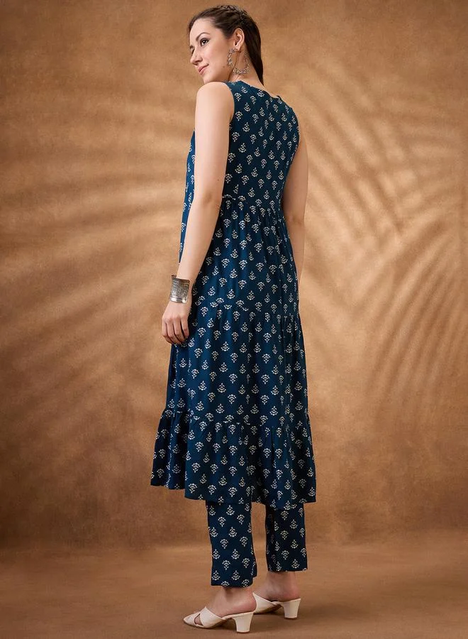 جلو باص طقم كورتا مطرزة بطبعة أزهار مع بنطال للنساء